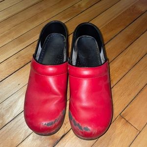 Used Women’s Dansko Red size 37